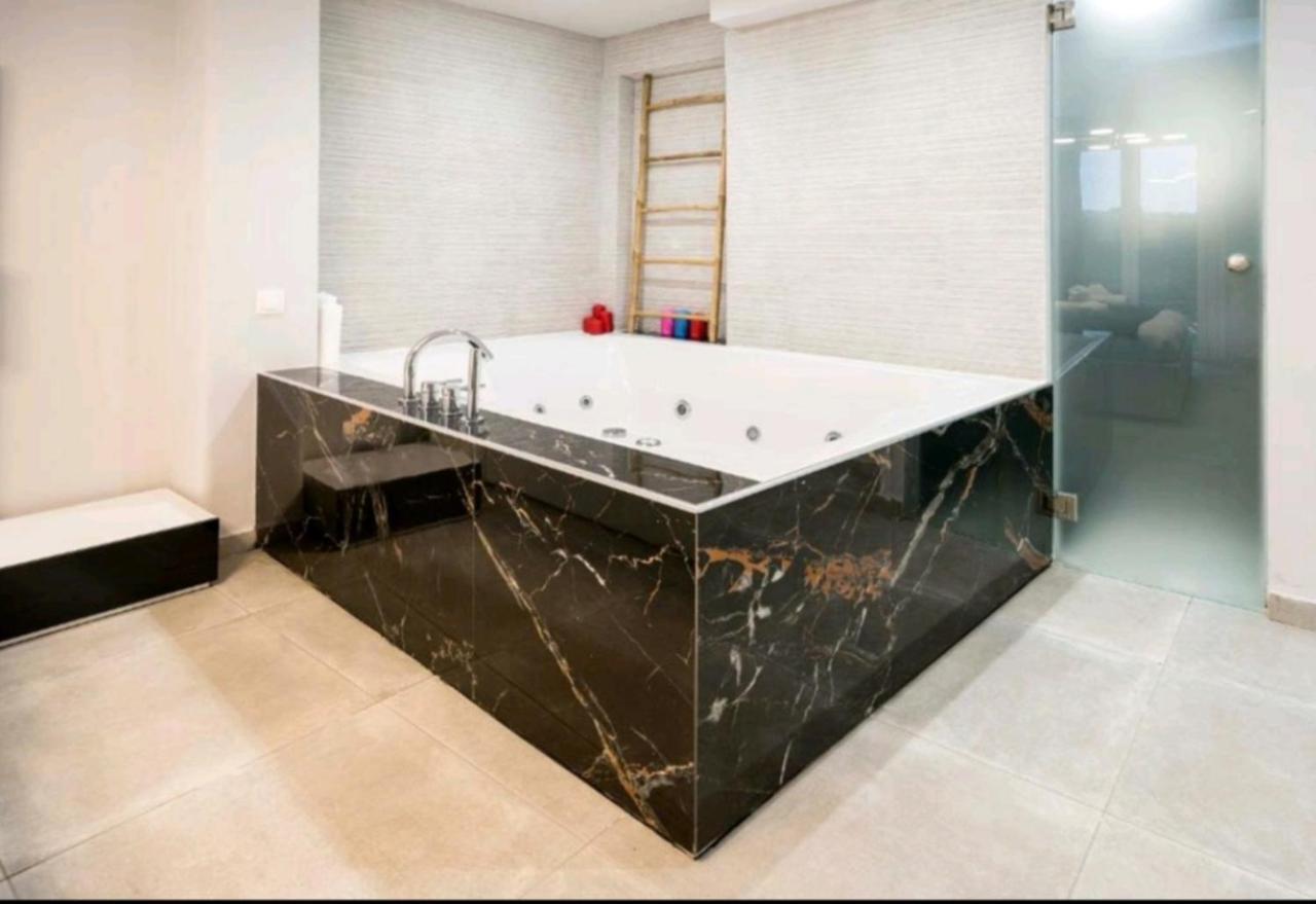 Romantic Jacuzzi Apartment Atenas Exterior foto